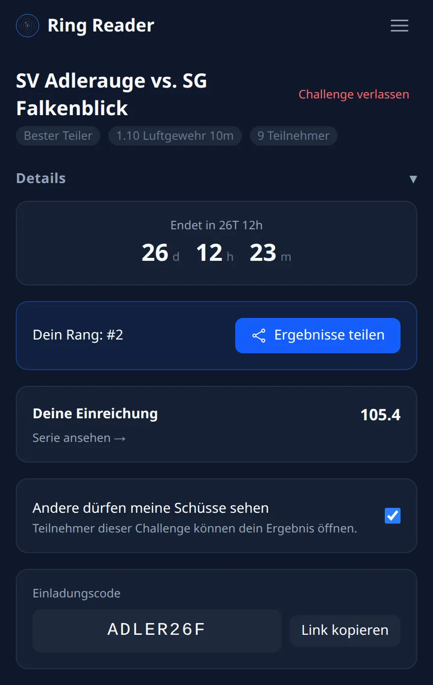 Ring Reader Screenshot: Wettkampfseite „SV Adlerauge vs. SG Falkenblick“ mit „Bester Teiler“, „1.10 Luftgewehr 10m“ und „9 Teilnehmer“, darunter „Endet in 26T 12h“, „Dein Rang: #2“ mit dem Button „Ergebnisse teilen“, „Deine Einreichung“ mit 105,4, das angehakte „Andere dürfen meine Schüsse sehen“ und unten der „Einladungscode“ ADLER26F mit dem Button „Link kopieren“